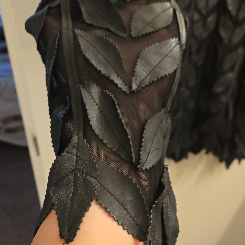 Elegant Black Leaf Pattern Leather Jacket - Picture 5 of 8